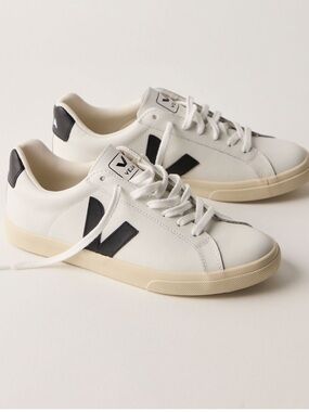 Veja Esplar Sneakers in Extra White / Black Size 8